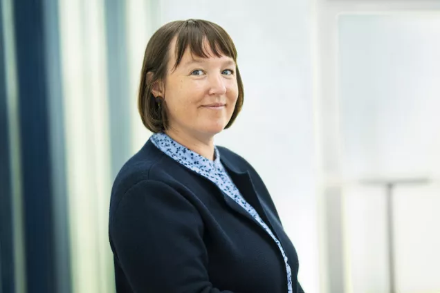 Employee Lina Törnquist stands in a portrait